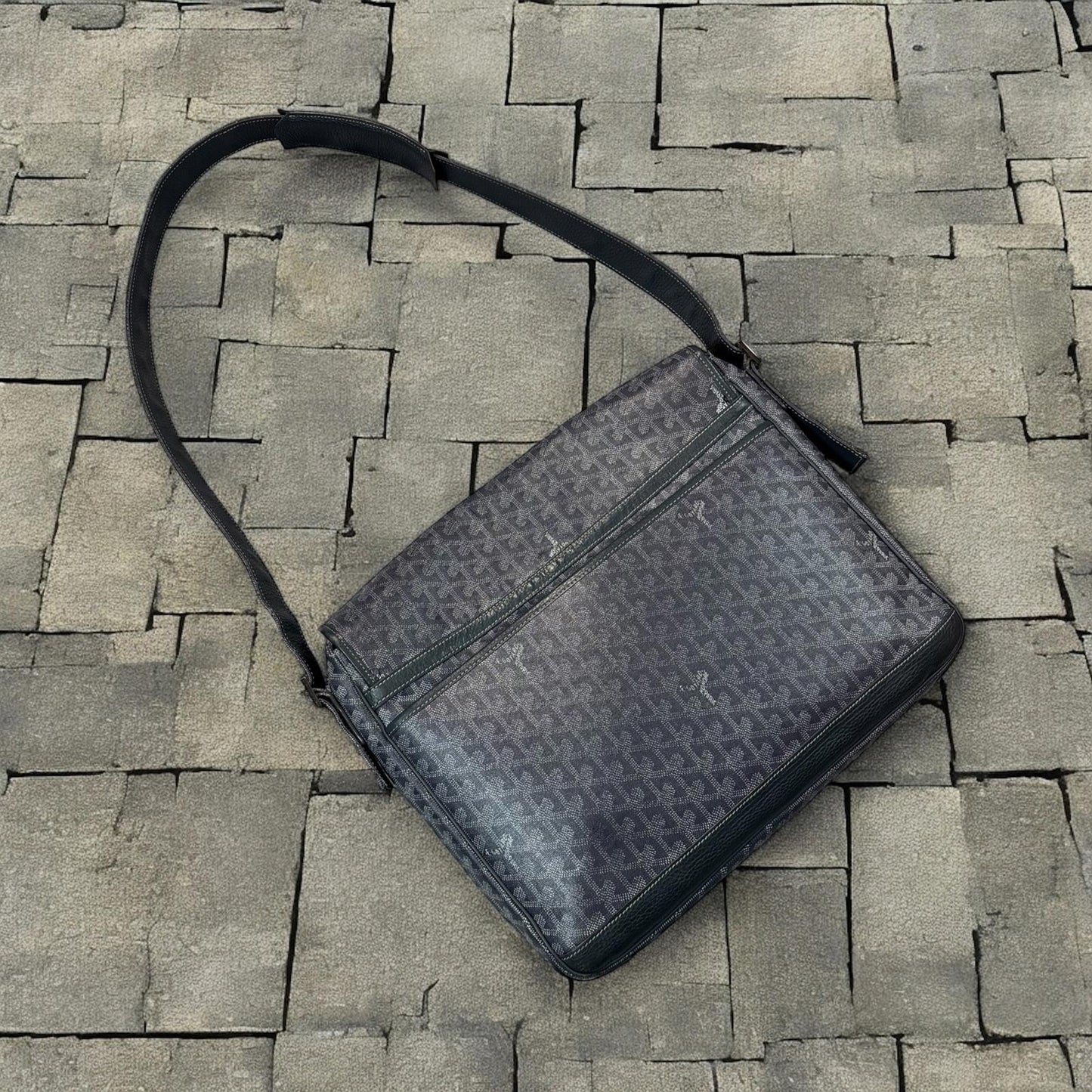 2013 Goyard Grand Bleu GM Messeneger Bag