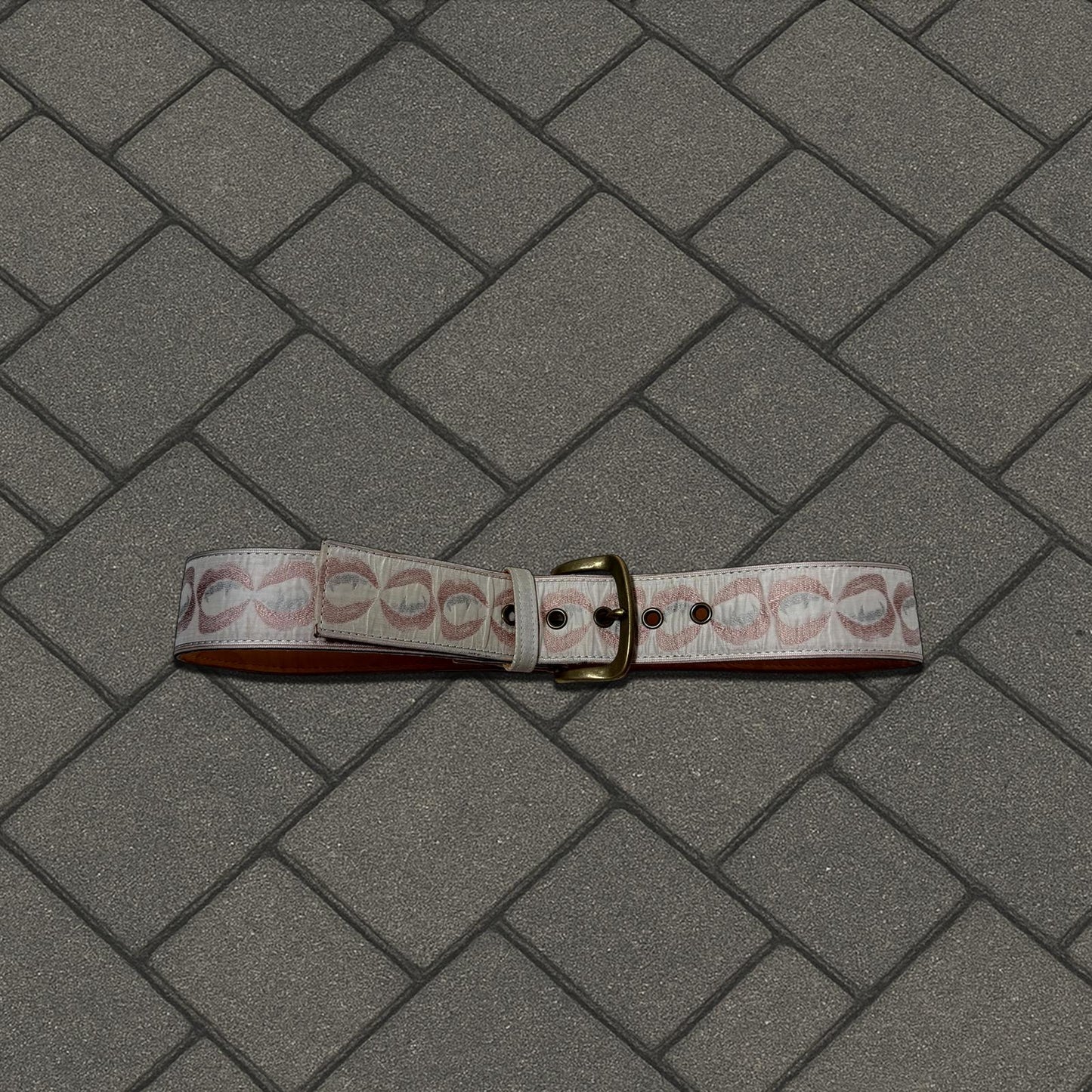 SS05 Undercover Kiss Fang Belt