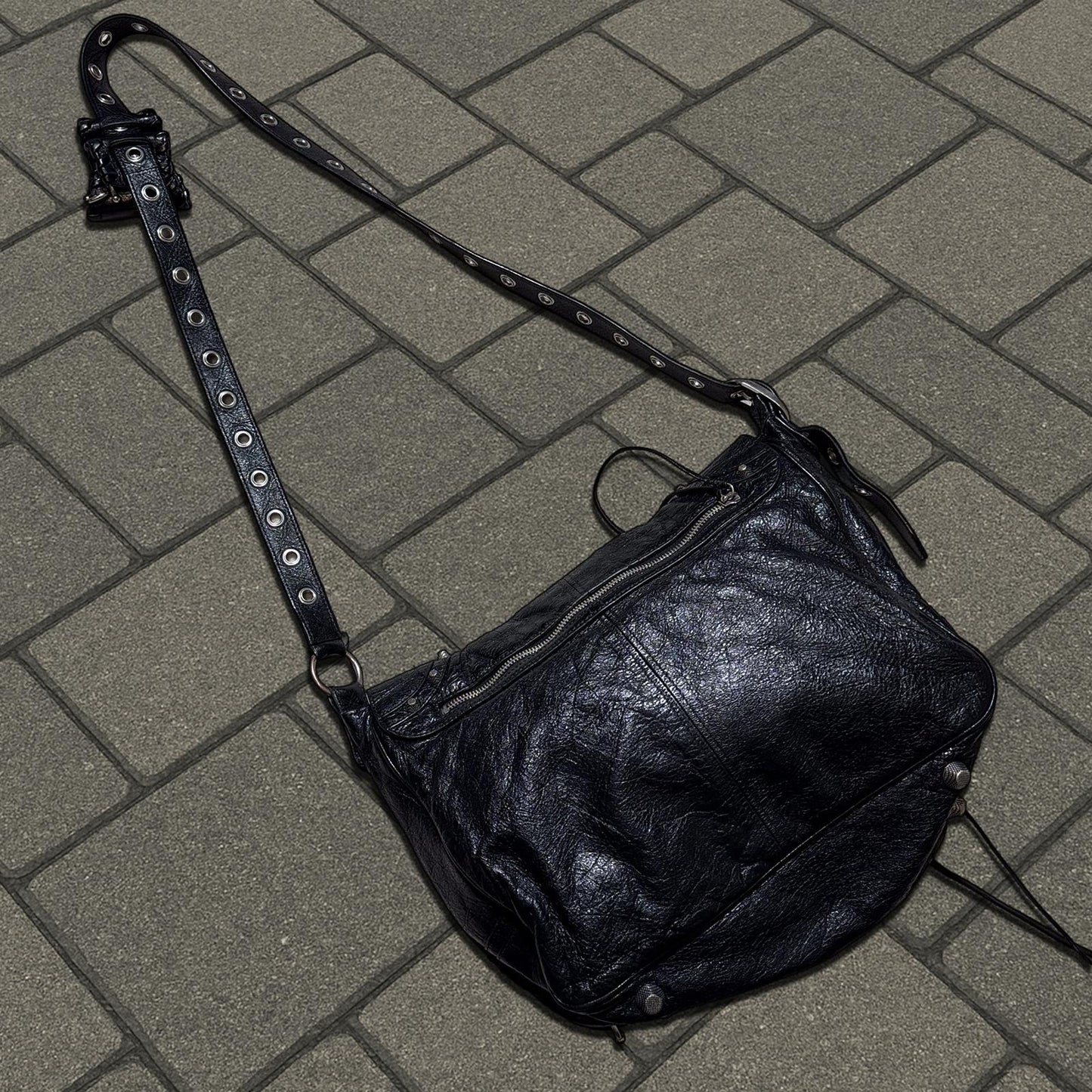 Balenciaga Medium Pierced Le Cagole Messenger Bag