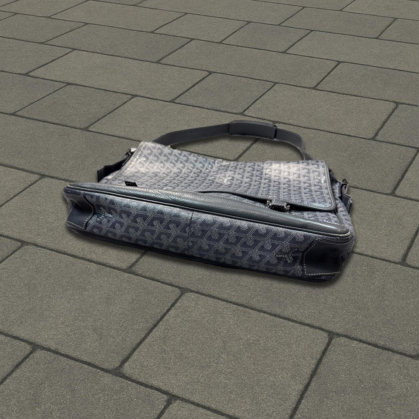 2013 Goyard Grand Bleu GM Messeneger Bag
