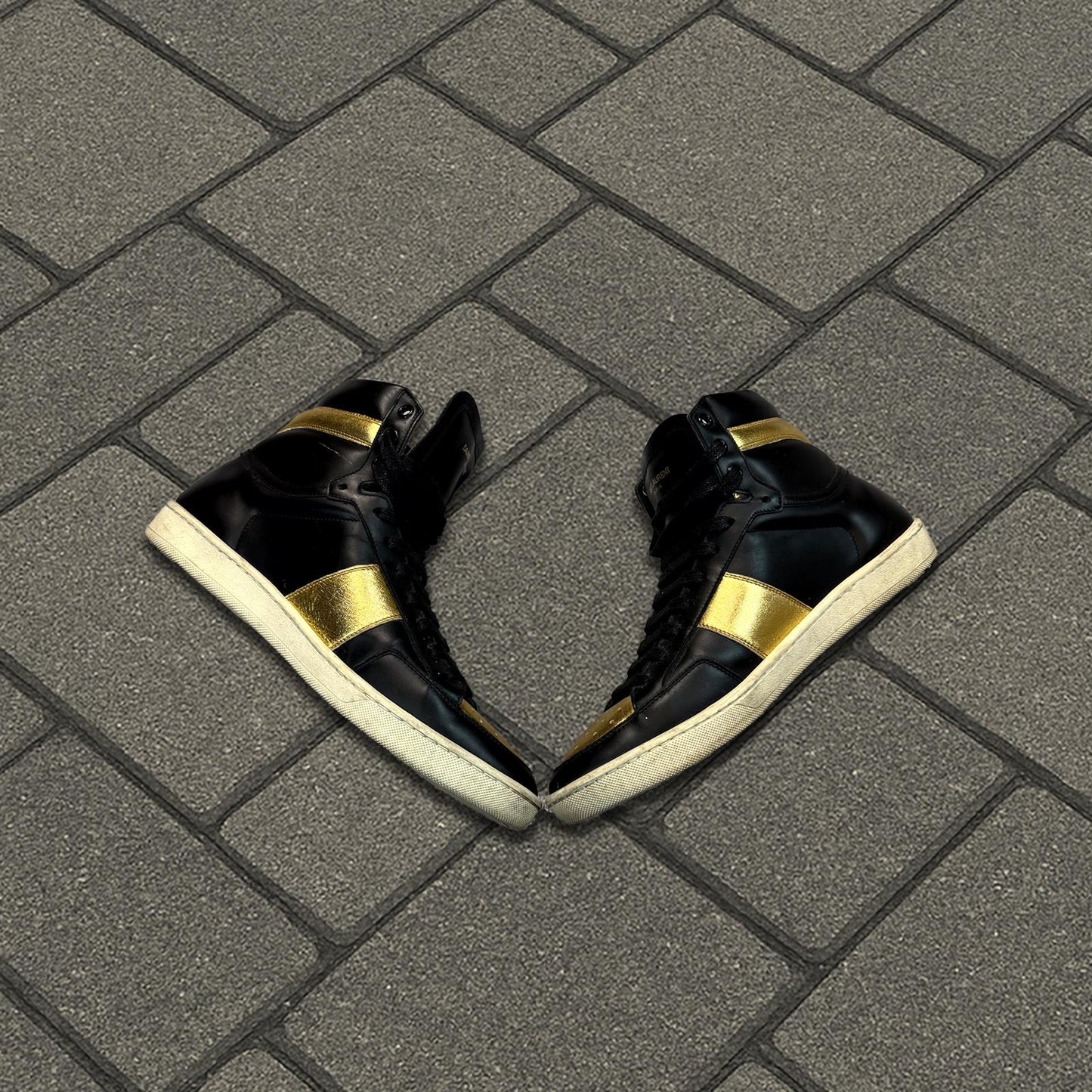 Saint Laurent Paris Sl/01H Gold Sneaker
