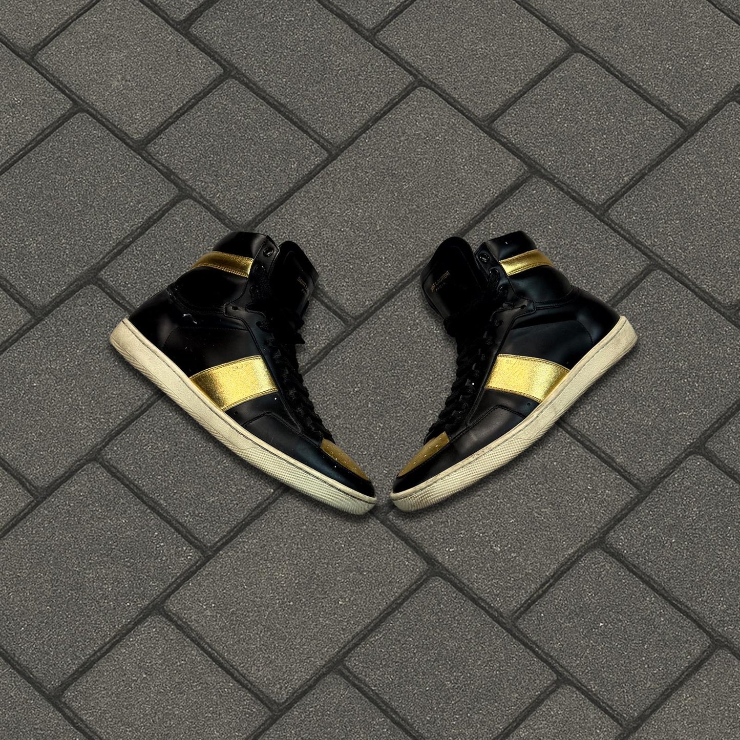 Saint Laurent Paris Sl/01H Gold Sneaker