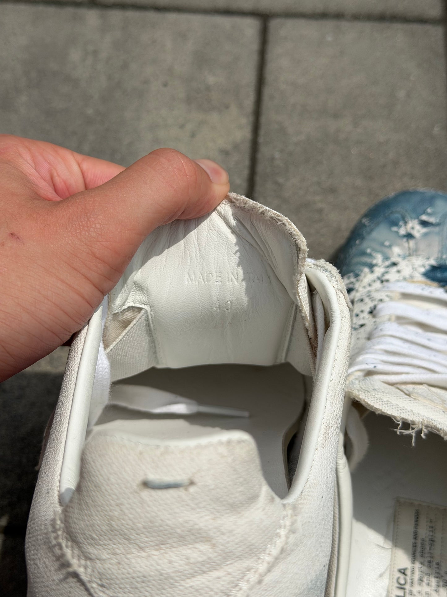 Maison Margiela Blue Paint Splatter Gat Sneaker