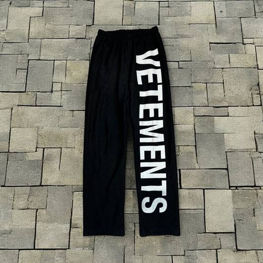 Vetements Black Spellout Sweatpants