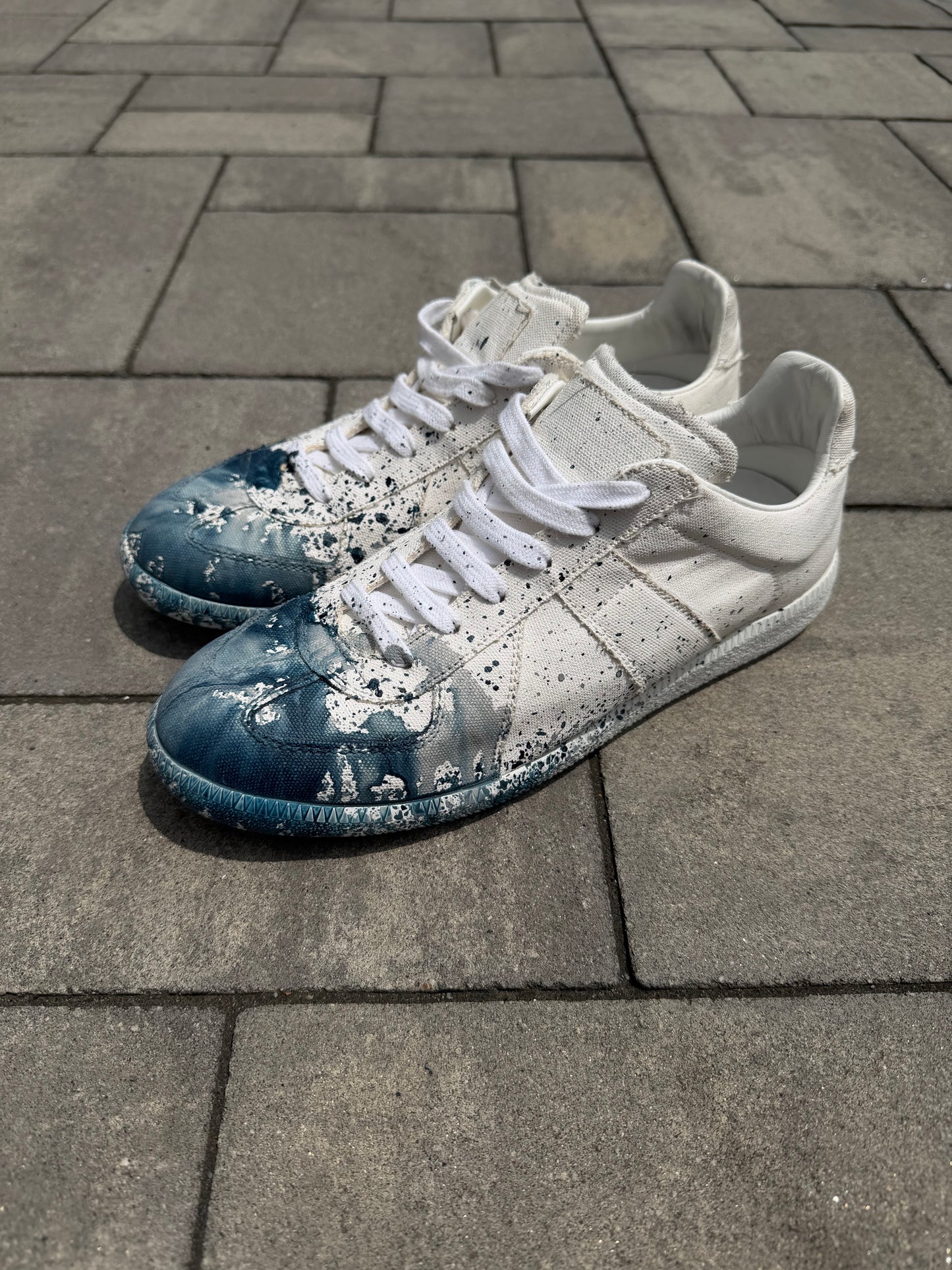 Maison Margiela Blue Paint Splatter Gat Sneaker