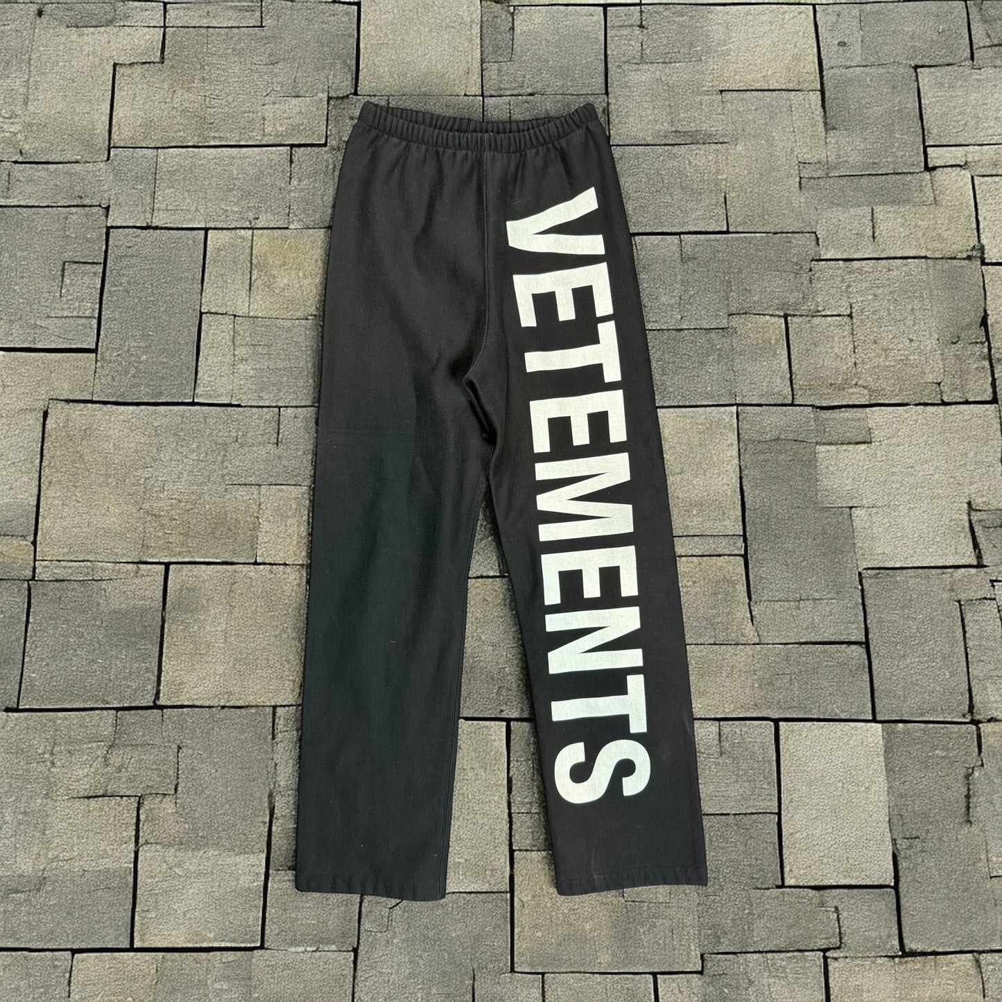 AW18 Vetements Black Spellout Sweatpants