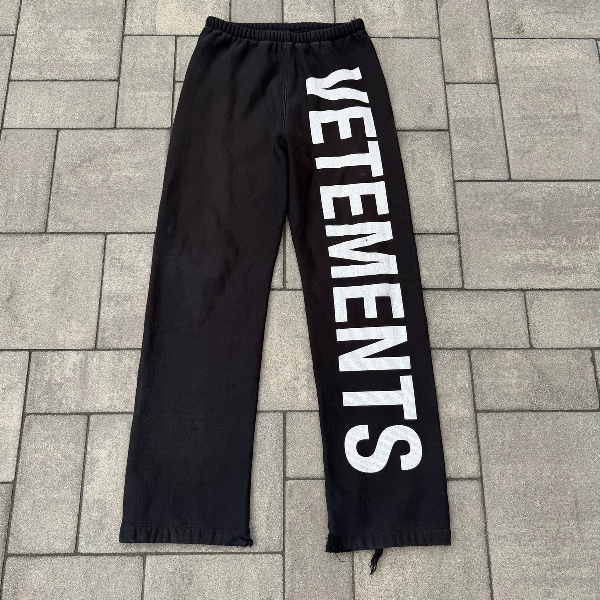 AW18 Vetements Black Spellout Sweatpants