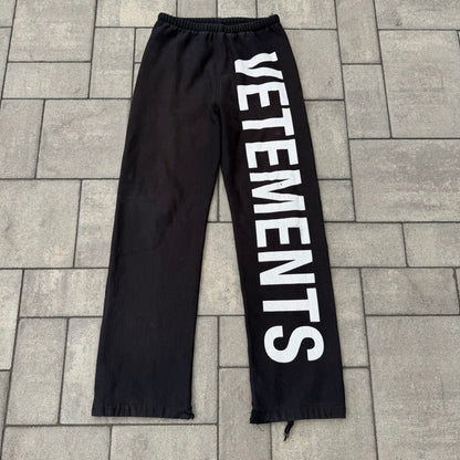 AW18 Vetements Black Spellout Sweatpants